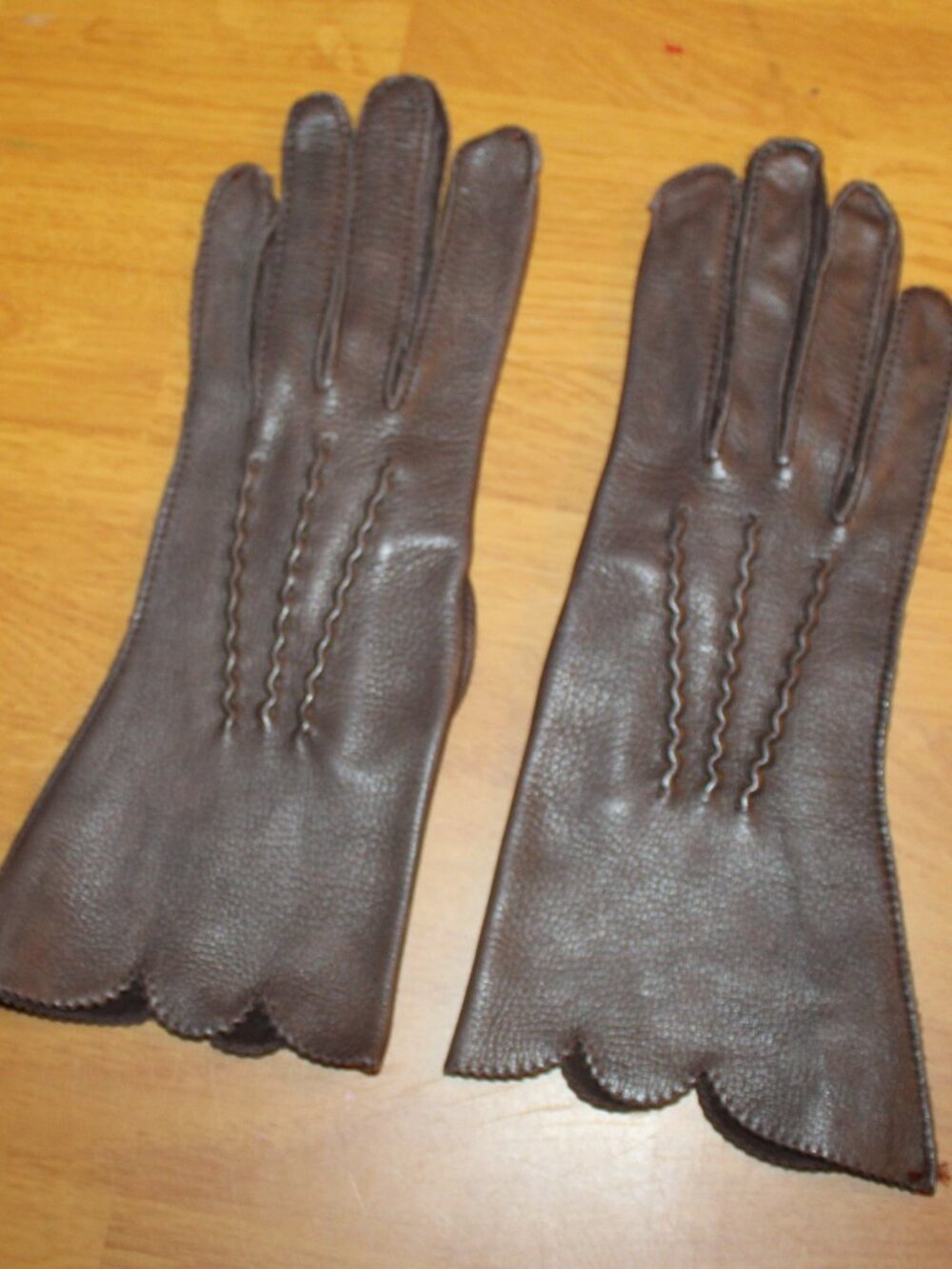 Vintage Brown Leather Dress Gloves Scalloped Edge Three-Point Stitch XS
